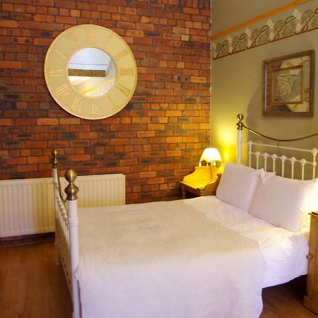 Crown House Suites Halifax Buitenkant foto